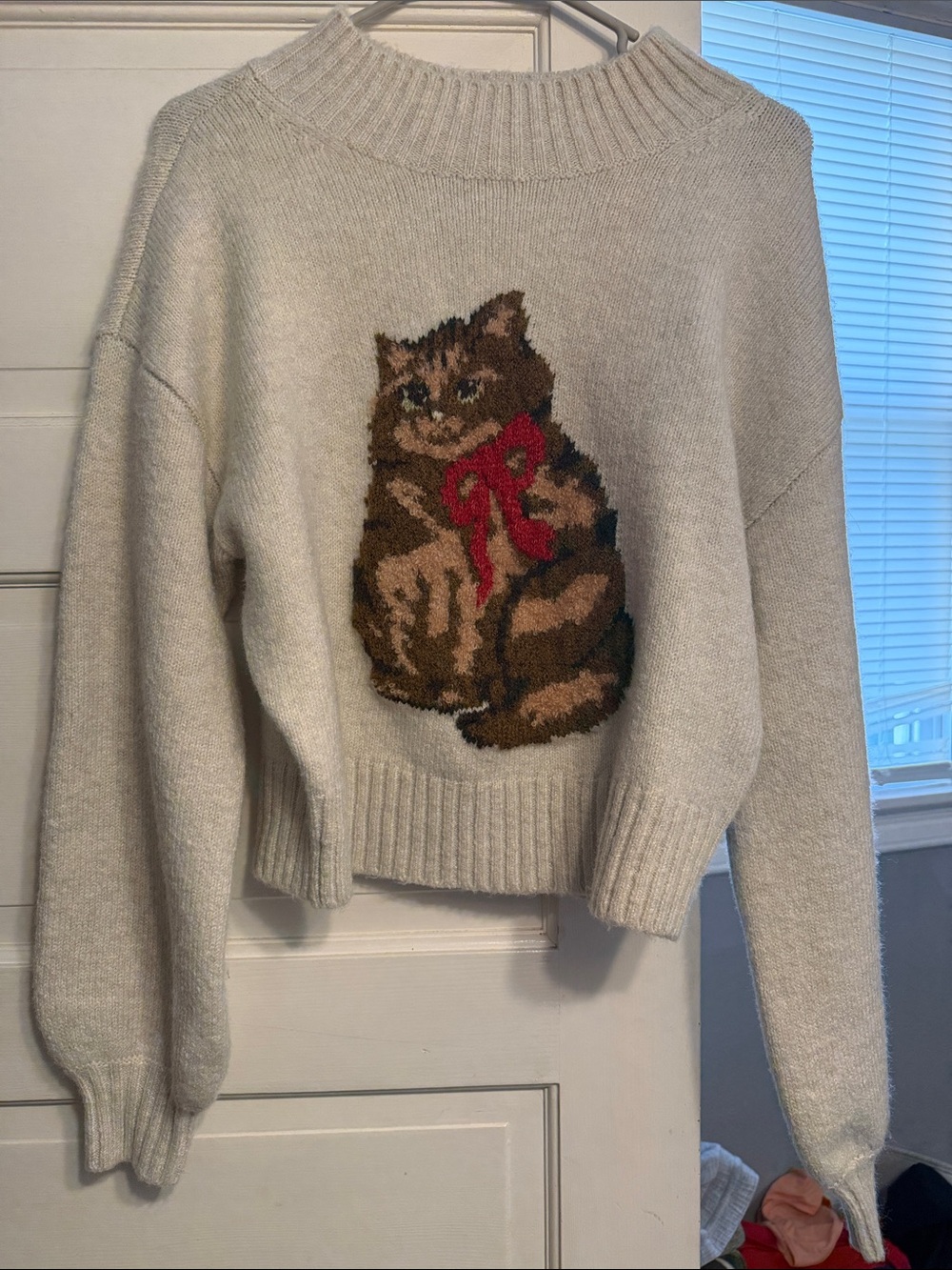 American Eagle XS Cream Crewneck Sweater with Cat and Red Bow extra small